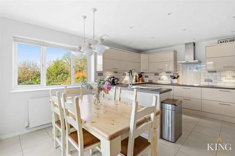 5 bedroom detached house for sale, Belmont Close, Redditch