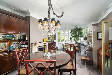 3 bedroom flat for sale, Portsmouth Road, London SW15