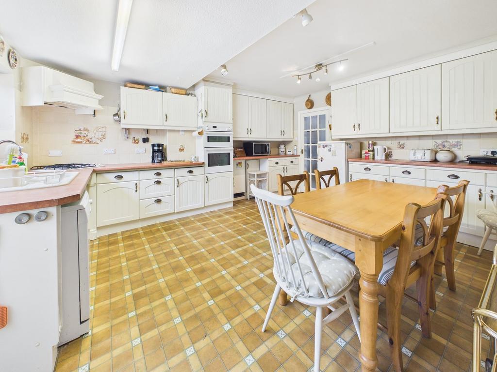 Breakfast/kitchen