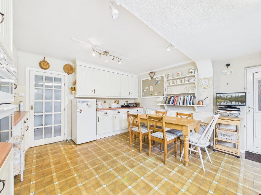 Breakfast/kitchen