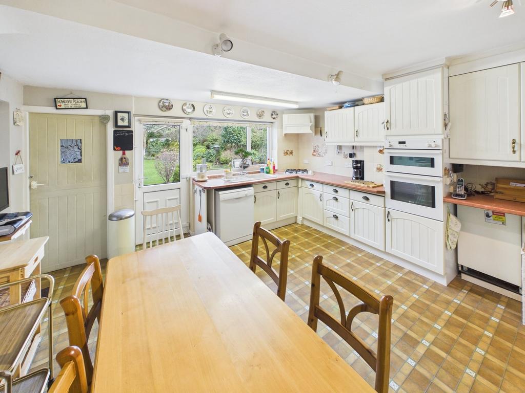 Breakfast/kitchen
