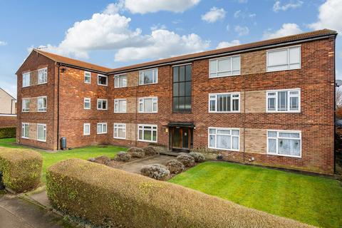 2 bedroom flat for sale, Cozens Road, Ware SG12