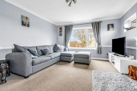 2 bedroom flat for sale, Cozens Road, Ware SG12