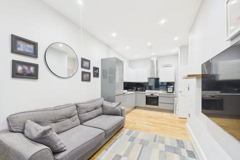 2 bedroom apartment for sale, Treadaway Hill, Loudwater, High Wycombe, Buckinghamshire, HP10