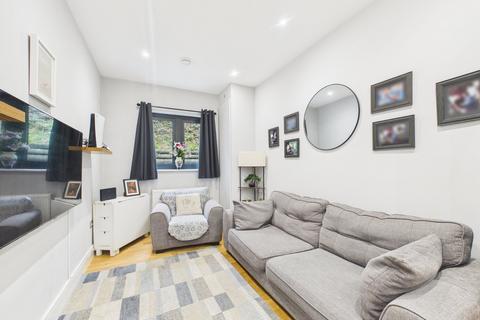 2 bedroom apartment for sale, Treadaway Hill, Loudwater, High Wycombe, Buckinghamshire, HP10