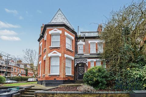 Studio to rent, Haslemere Road, London, N8