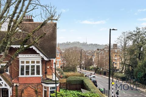 Studio to rent, Haslemere Road, London, N8
