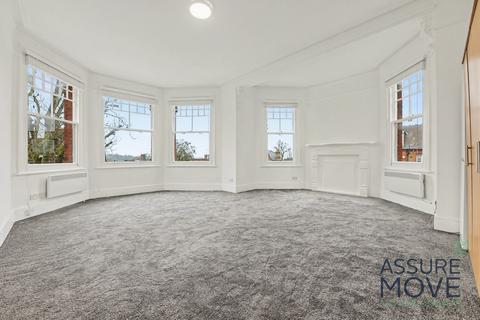 Studio to rent, Haslemere Road, London, N8