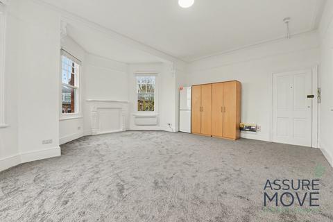 Studio to rent, Haslemere Road, London, N8