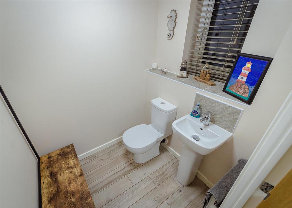 012 - Downstairs Toilet.jpg