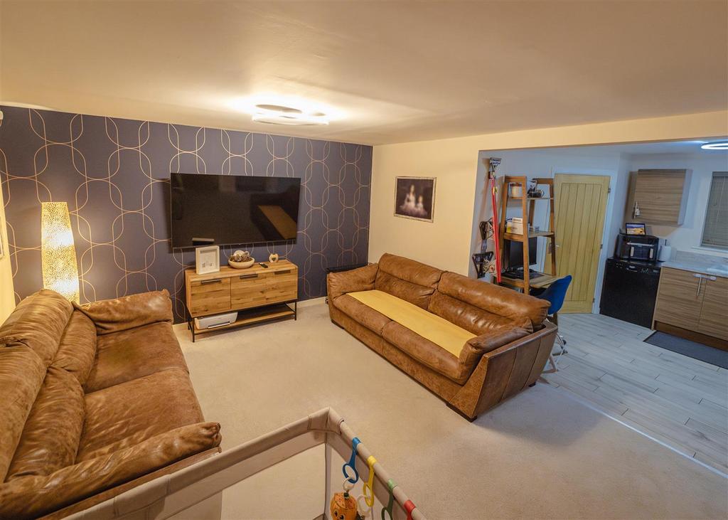 005 - Lounge.jpg