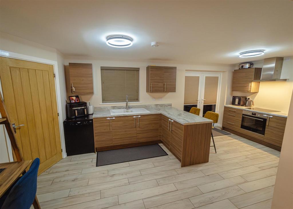 009 - Kitchen.jpg