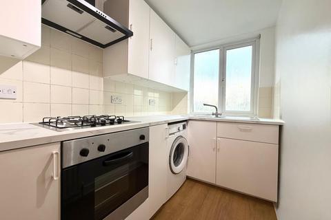 1 bedroom in a house share to rent, Malvern Avenue, Harrow HA2