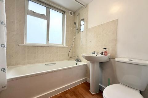 1 bedroom in a house share to rent, Malvern Avenue, Harrow HA2