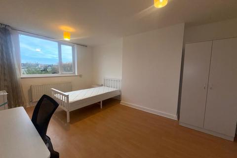 1 bedroom in a house share to rent, Malvern Avenue, Harrow HA2