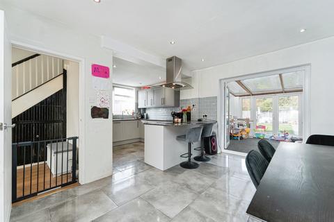 undefined, Newlands Avenue, March