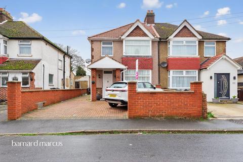 3 bedroom semi-detached house for sale, Salisbury Road, Feltham