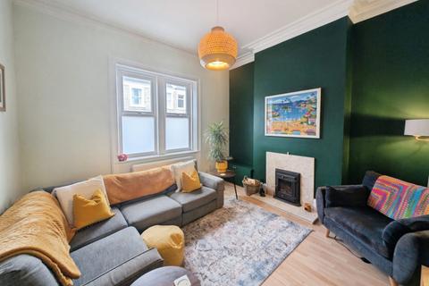 2 bedroom house for sale, Station Road, Cullercoats, North Shields
