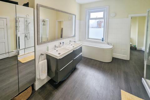 2 bedroom house for sale, Station Road, Cullercoats, North Shields