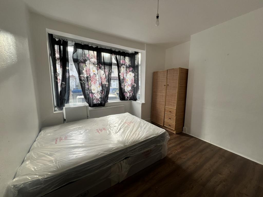 Studio flat available immediately in Mitcham
