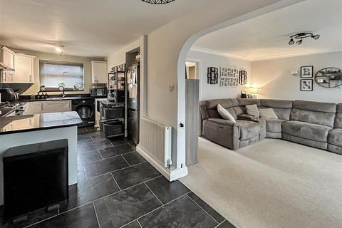3 bedroom end of terrace house for sale, St. Georges Close, Moreton-In-Marsh