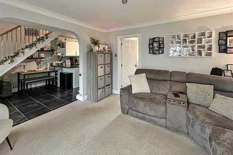 3 bedroom end of terrace house for sale, St. Georges Close, Moreton-In-Marsh