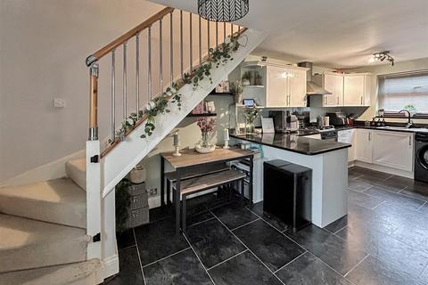 3 bedroom end of terrace house for sale, St. Georges Close, Moreton-In-Marsh