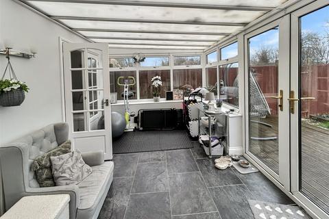 3 bedroom end of terrace house for sale, St. Georges Close, Moreton-In-Marsh