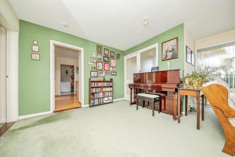 5 bedroom detached bungalow for sale, St. Johns Road, Colchester