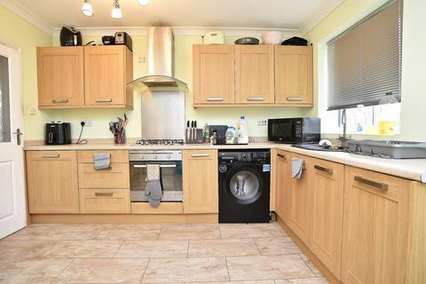 3 bedroom end of terrace house for sale, St Andrews Avenue, Harrogate