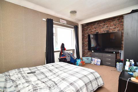 3 bedroom end of terrace house for sale, St Andrews Avenue, Harrogate