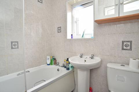 3 bedroom end of terrace house for sale, St. Andrews Avenue, Harrogate, HG2