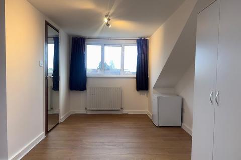 1 bedroom in a house share to rent, Malvern Avenue, Harrow HA2