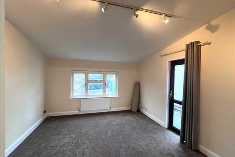 2 bedroom apartment to rent, Westcliff on Sea SS0