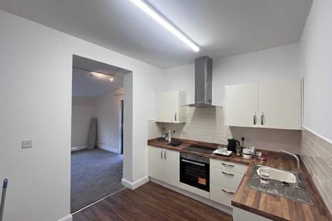 2 bedroom apartment to rent, Westcliff on Sea SS0