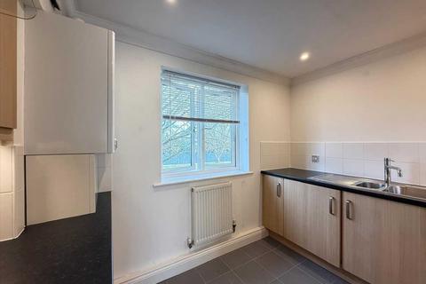 2 bedroom apartment to rent, 436 Prince Avenue, Westcliff on Sea SS0