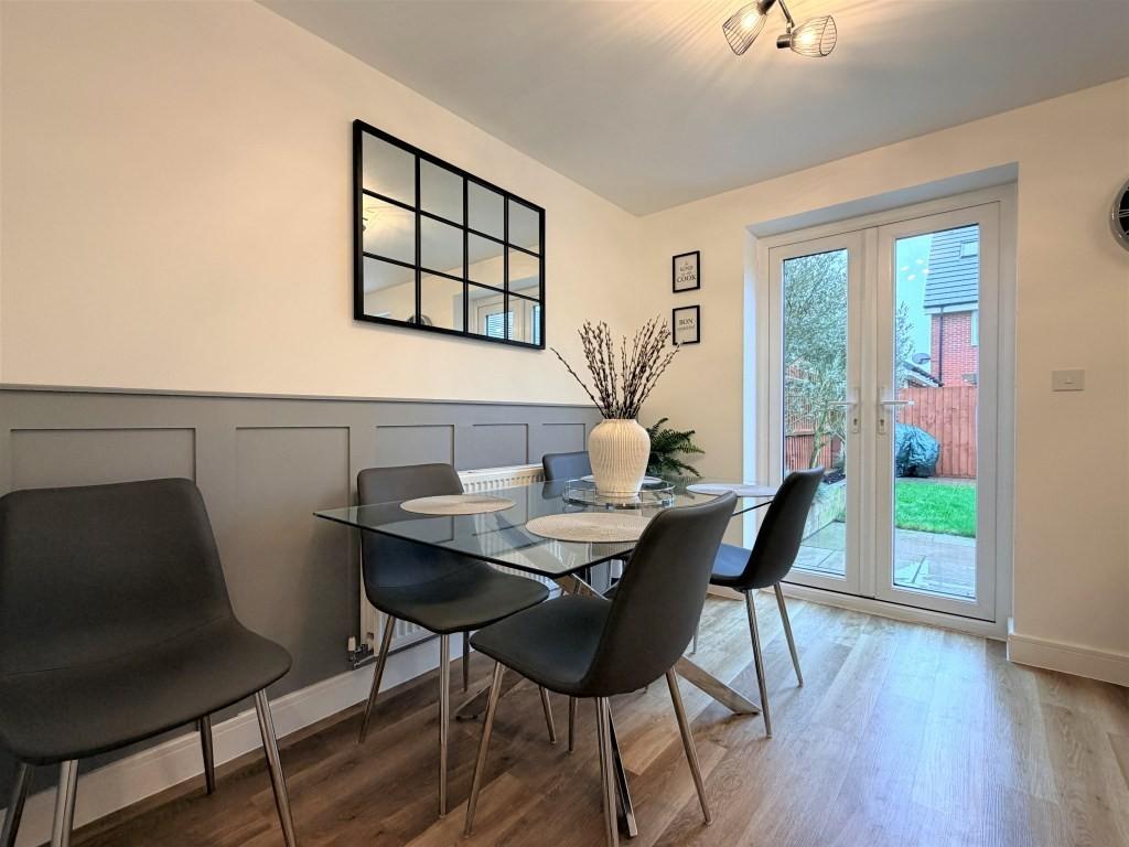 Kitchen and dining3