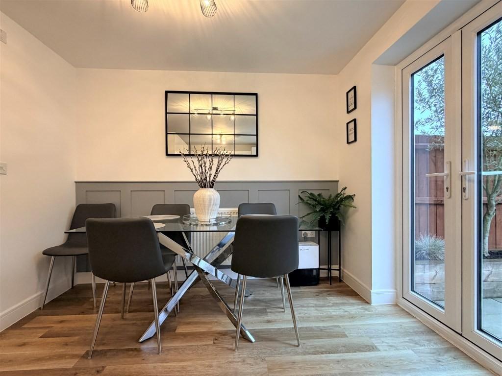 Kitchen and dining6