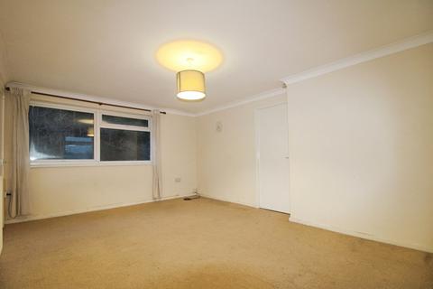 2 bedroom maisonette to rent, Woodstock Avenue, Bobbers Mill