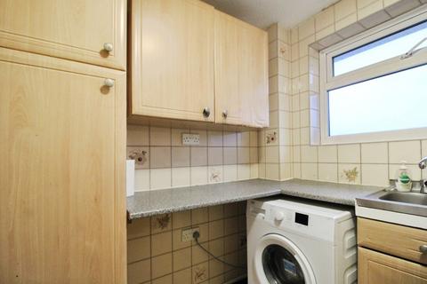 2 bedroom maisonette to rent, Woodstock Avenue, Bobbers Mill
