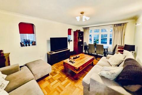 2 bedroom ground floor maisonette to rent, The Sigers, Pinner