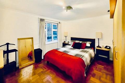 2 bedroom ground floor maisonette to rent, The Sigers, Pinner