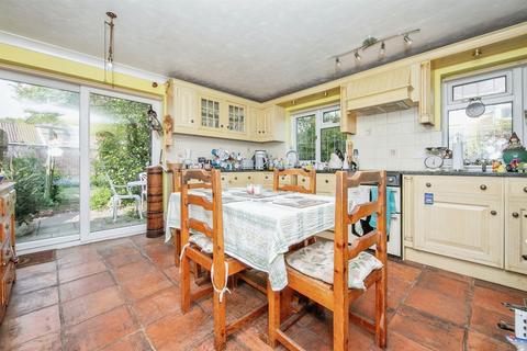 4 bedroom detached house for sale, Broad Oaks Park, Colchester