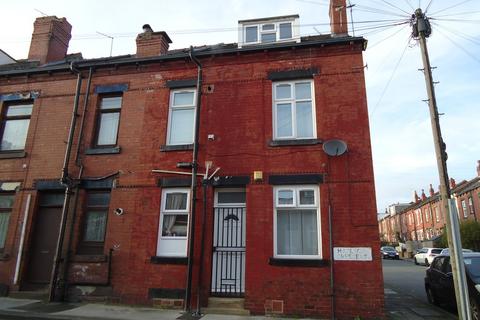 2 bedroom end of terrace house for sale, Harlech Crescent, Leeds LS11