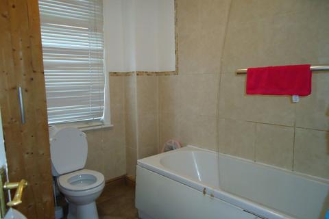 2 bedroom end of terrace house for sale, Harlech Crescent, Leeds LS11