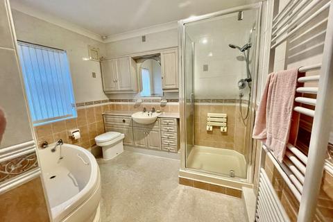 3 bedroom chalet for sale, Grange Drive, Spalding