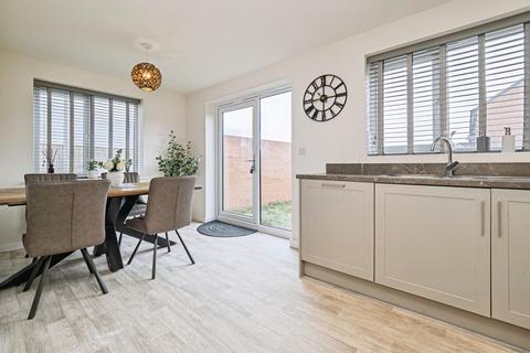 4 bedroom detached house for sale, Friary Place, Kingswood, Hull