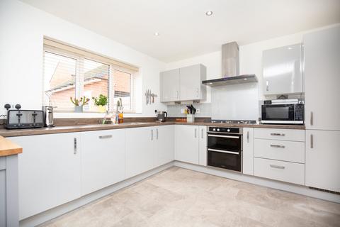4 bedroom detached house for sale, Fieldon Drive, Grendon