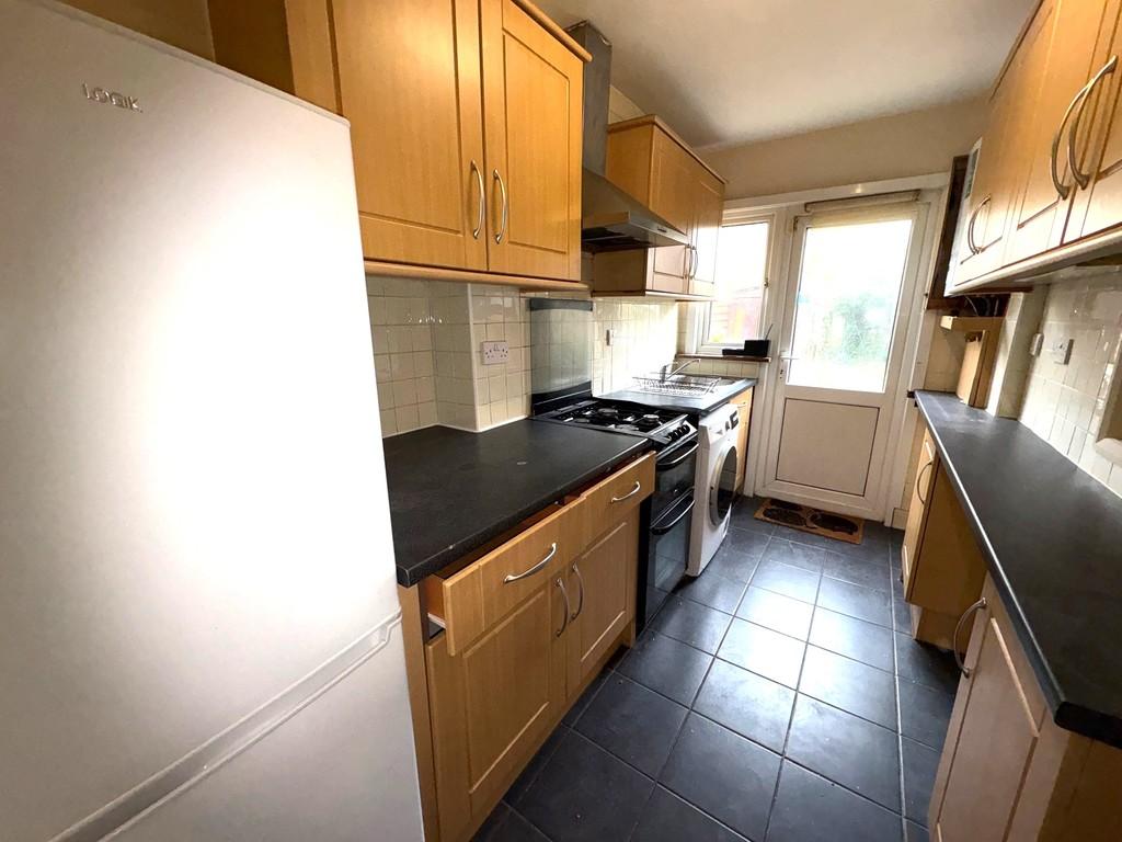 81 Drake Rd Kitchen