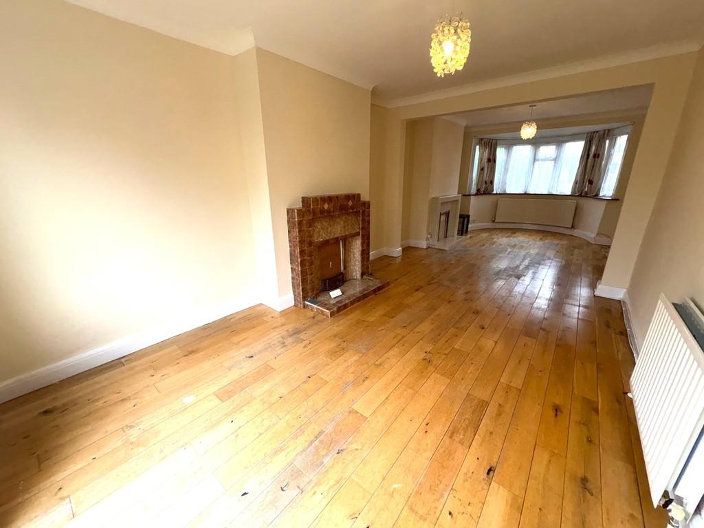 81 Drake Rd Rec2